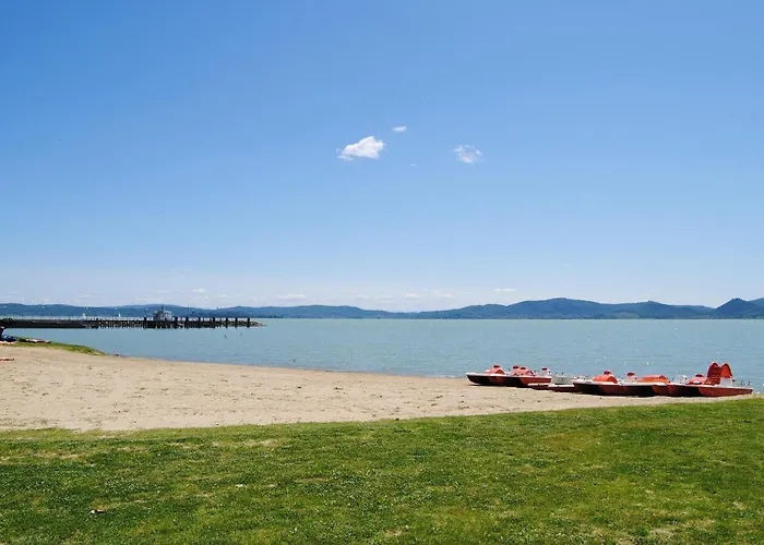 Casa de Férias Stunning In With Kitchen *